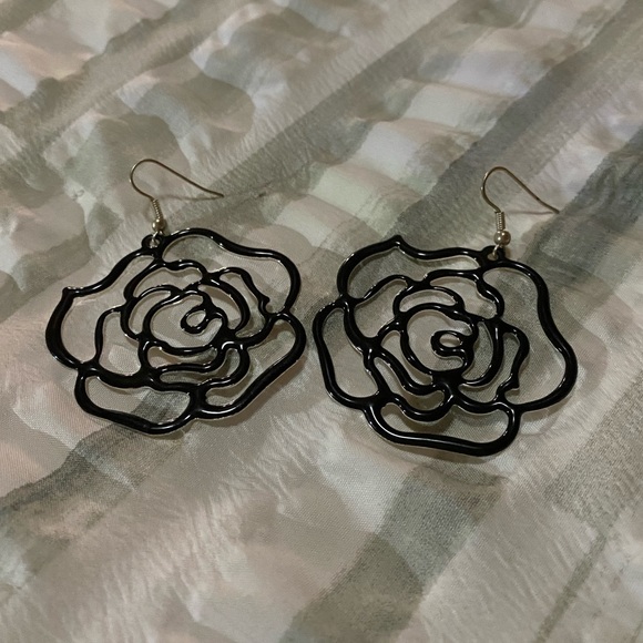 Express Black Dangling Flower Earrings - Picture 2 of 4